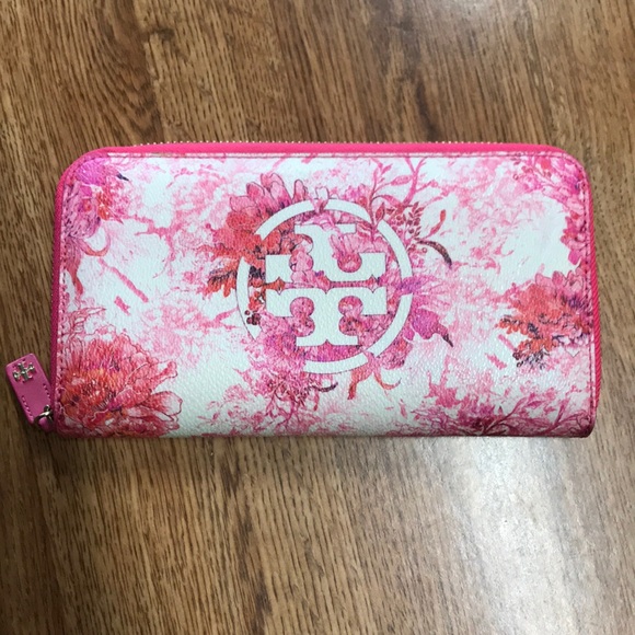 Tory Burch Handbags - Tory Burch Wallet